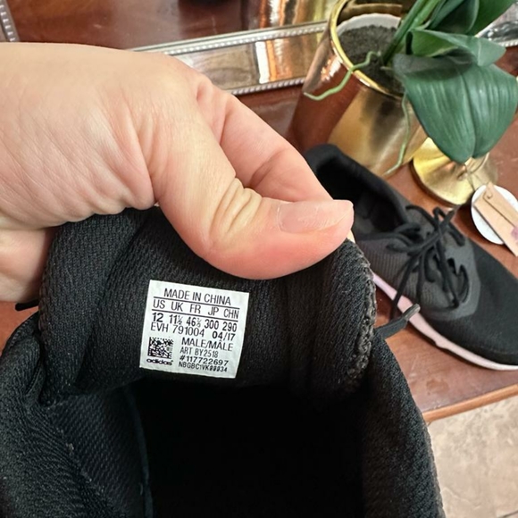 Adidas shoes - Picture 9 of 10